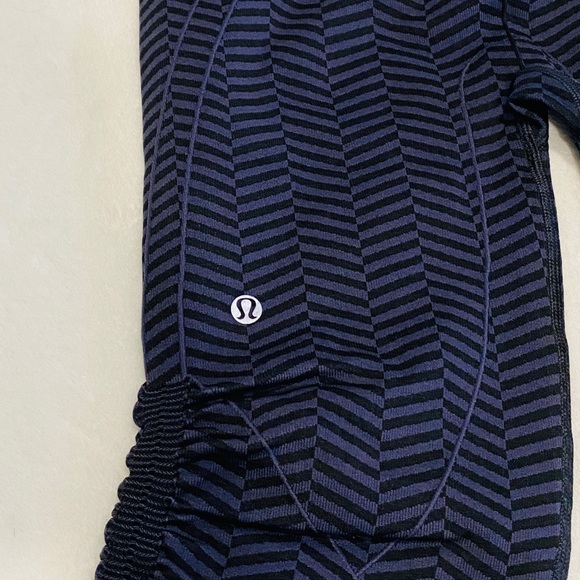 🎉HP🎉NWT Lululemon In The Flow Crop Blue Chevron - Picture 6 of 8